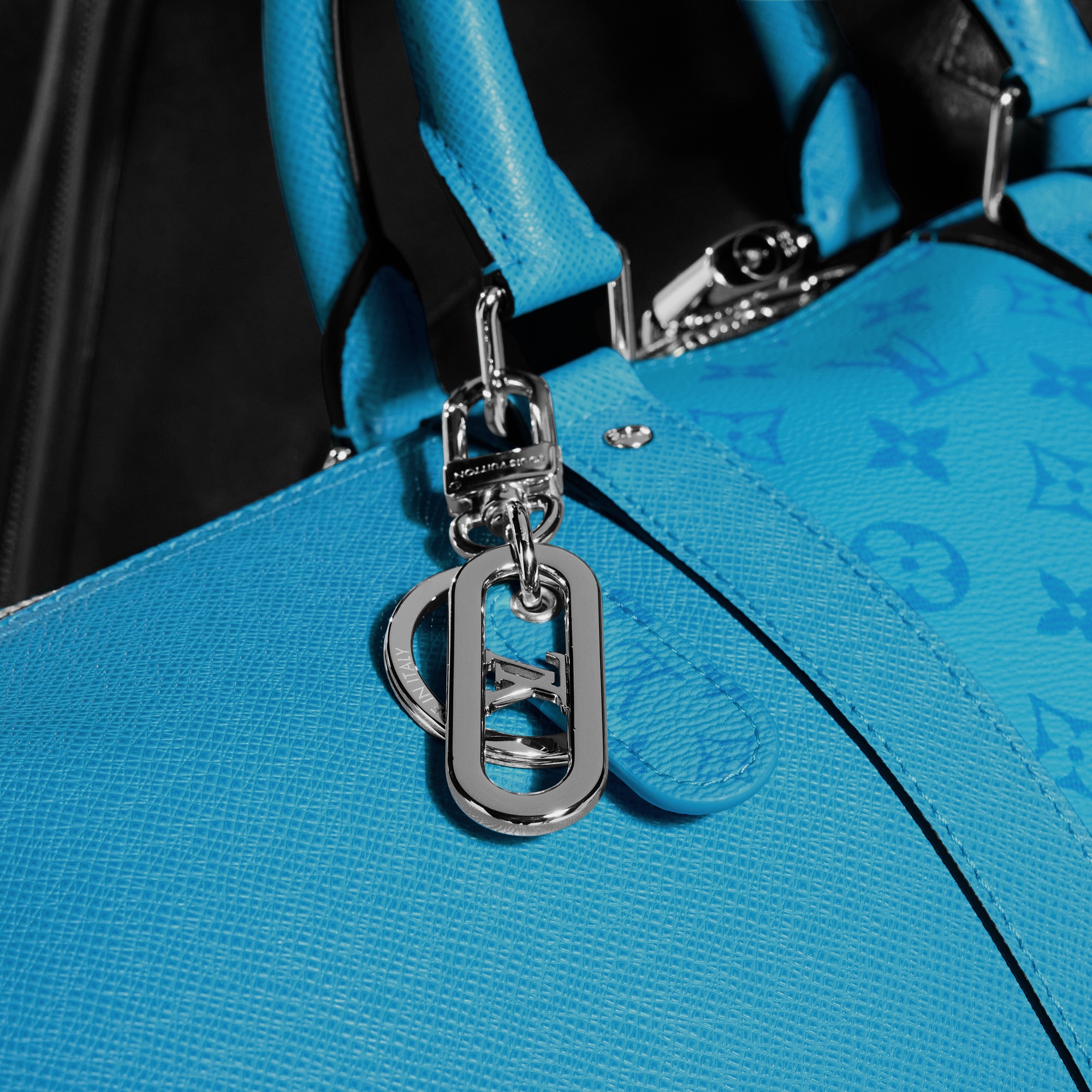 LV Signature Key Holder S00 - Accessories | LOUIS VUITTON